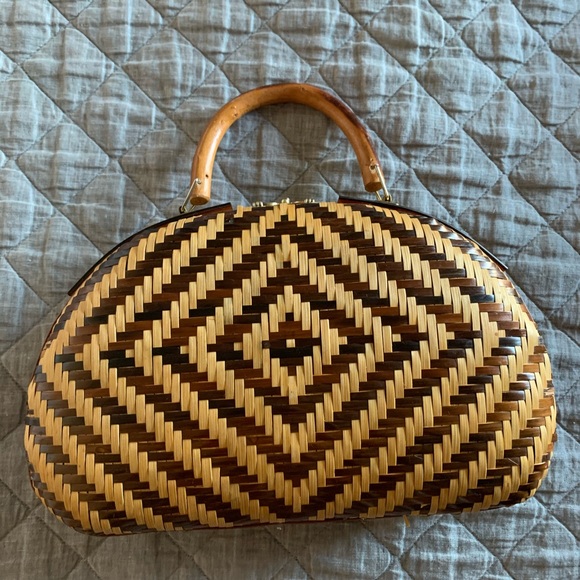 Vintage Handbags - Beautiful vintage straw tote